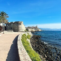 ðŸŒŸ Discover Antibes! ðŸŒŸ

Weâ€™ve been to the south of France many times, but last year we visited Antibes in September and absolutely loved it! ðŸ’– This charming town boasts a beautiful Old Town, bustling market streets, and a fabulous port. ðŸ–ï¸ðŸš¤ Antibes is the perfect base for a family holiday, offering easy access to other French Riviera towns by train or car. ðŸš†ðŸš— September is a great time to visit with young children as it is less crowded and temperatures are ideal.âœ¨

We stayed in this 4-star luxury, sea-front hotel... Hotel Royal Antibes! ðŸŒŠðŸŒ´ Itâ€™s within walking distance to the beach, Old Town, and city centre, and just 40 minutes from Nice airport. âœˆï¸

âœ¨ What The Hotel Offers:

Comfortable hotel rooms and apartments ðŸ›ï¸
Delicious Italian cuisine at our beach-front restaurant ðŸðŸ·
Sea-view dining at the Lounge restaurant with a buffet breakfast where children under 5 eat for free! ðŸ³ðŸ¥
A private beach, spa with wellness centre, treatment rooms, and a small fitness studio ðŸ–ï¸ðŸ’†â€â™€ï¸ðŸ‹ï¸â€â™‚ï¸

Plan your next family adventure along the French Riviera, the perfect spot for exploring the beautiful south of France! ðŸŒŸðŸžï¸ðŸ°

#FamilyHoliday #FrenchRiviera #Antibes #HotelRoyalAntibes #LuxuryStay #TravelWithKids #ExploreFrance #ToddlerFun #SouthOfFrance